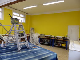 Ah !!!!  une partie de la salle en jaune......qui ...